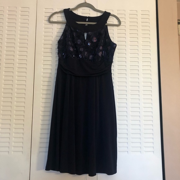 En Focus Studio dress. Sequins and floral at the top. EUC size 8 Vintage - Picture 1 of 11